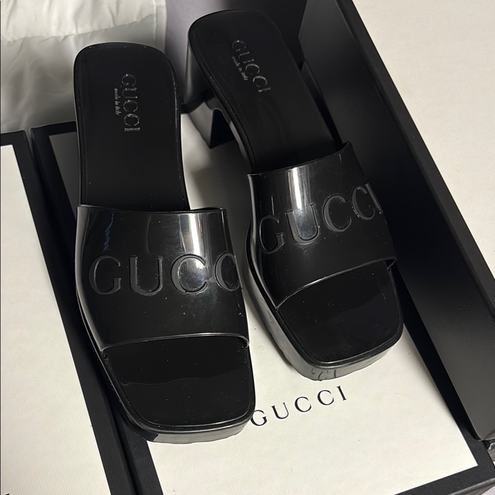 Gucci Black Sandals Elegant Style